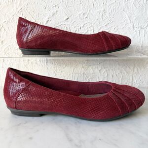Earth Bellwether Flats Womens Size 9 Burgundy Printed Suede Leather Flats in Box